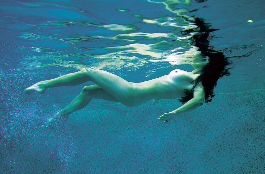 Голые девушки плавают фото