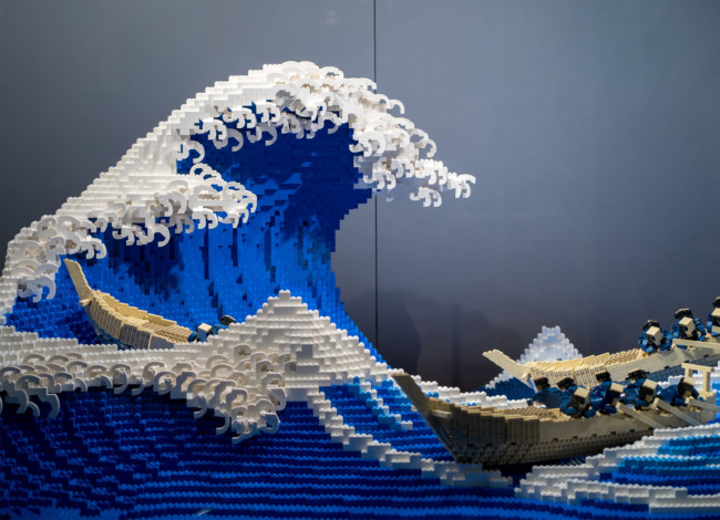 Katsushika Hokusai’s The Great Wave off Kanagawa made with 50,000 LEGO bricks